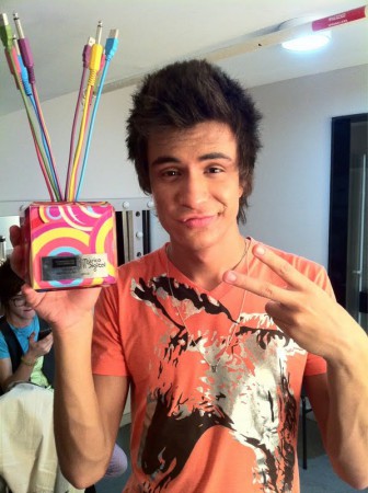 Amar é admirar com o coração. Admirar é amar com o cérebro.